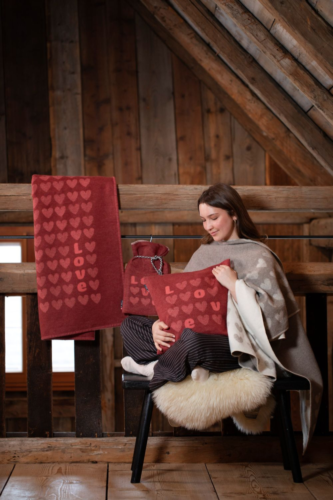 Preview: David Fussenegger Poncho Silvretta 'Herzen/Love' 70 x 140 cm Rauch- Beige