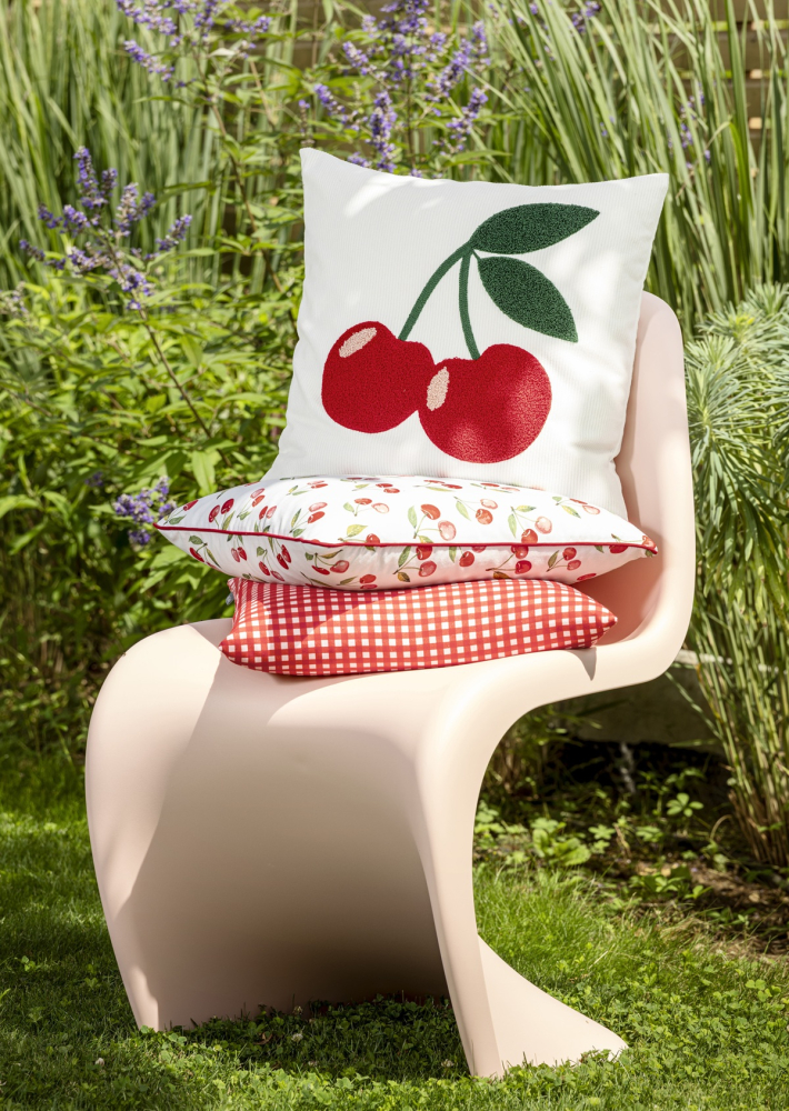 Preview: Magma Kissenhülle Pixie 'Cherry' 45 x 45 cm Weiß