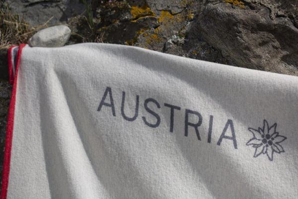 David Fussenegger Wohndecke Luca 'Austria' 140 x 200 cm Rohweiß