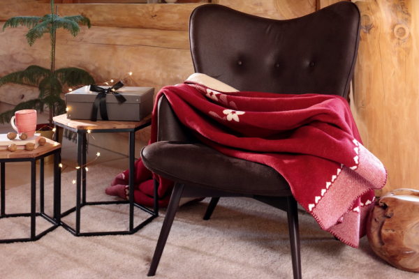 Biederlack Wohn- und Kuscheldecke 'Heart-Warming' 150 x 200 cm Rot
