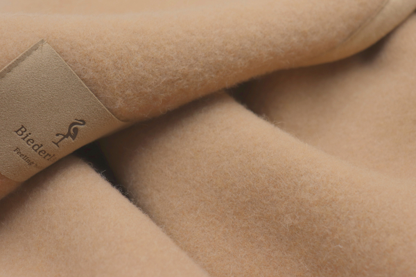 Biederlack Wohn- und Kuscheldecke 'Cammello' 150 x 200 cm Beige