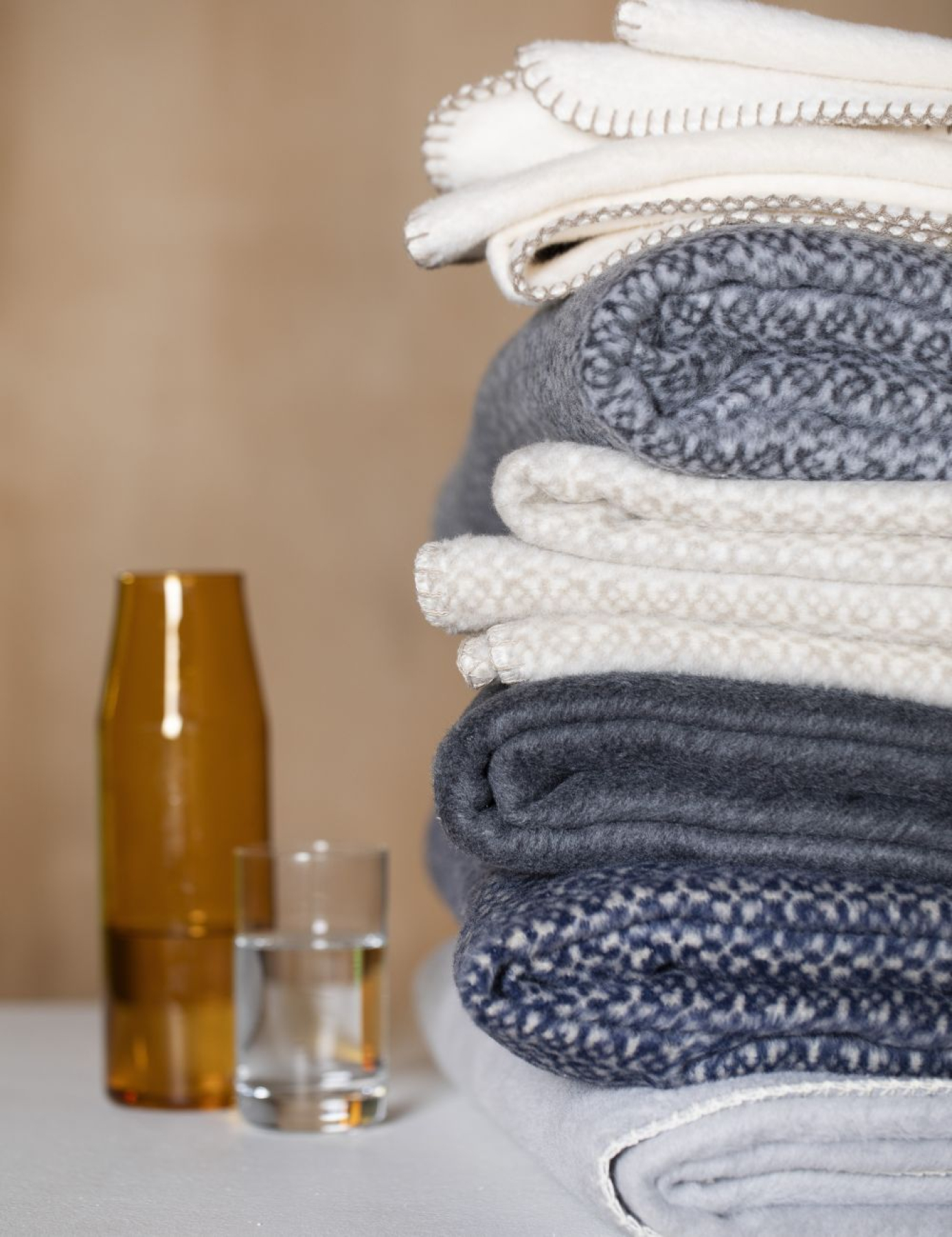 David Fussenegger Wohndecke Bamboo 'Faux Uni' 150 x 200 cm Marine- Blau