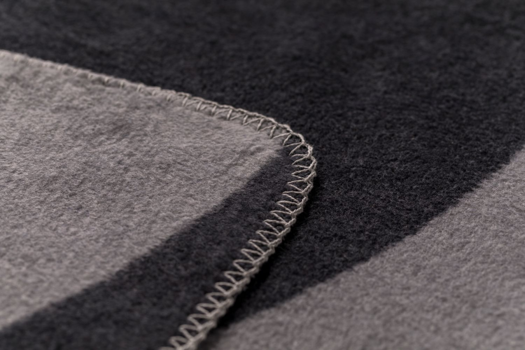 David Fussenegger Kurzflor- Wohndecke Savona 'Geoform' 150 x 200 cm Anthrazit- Grau