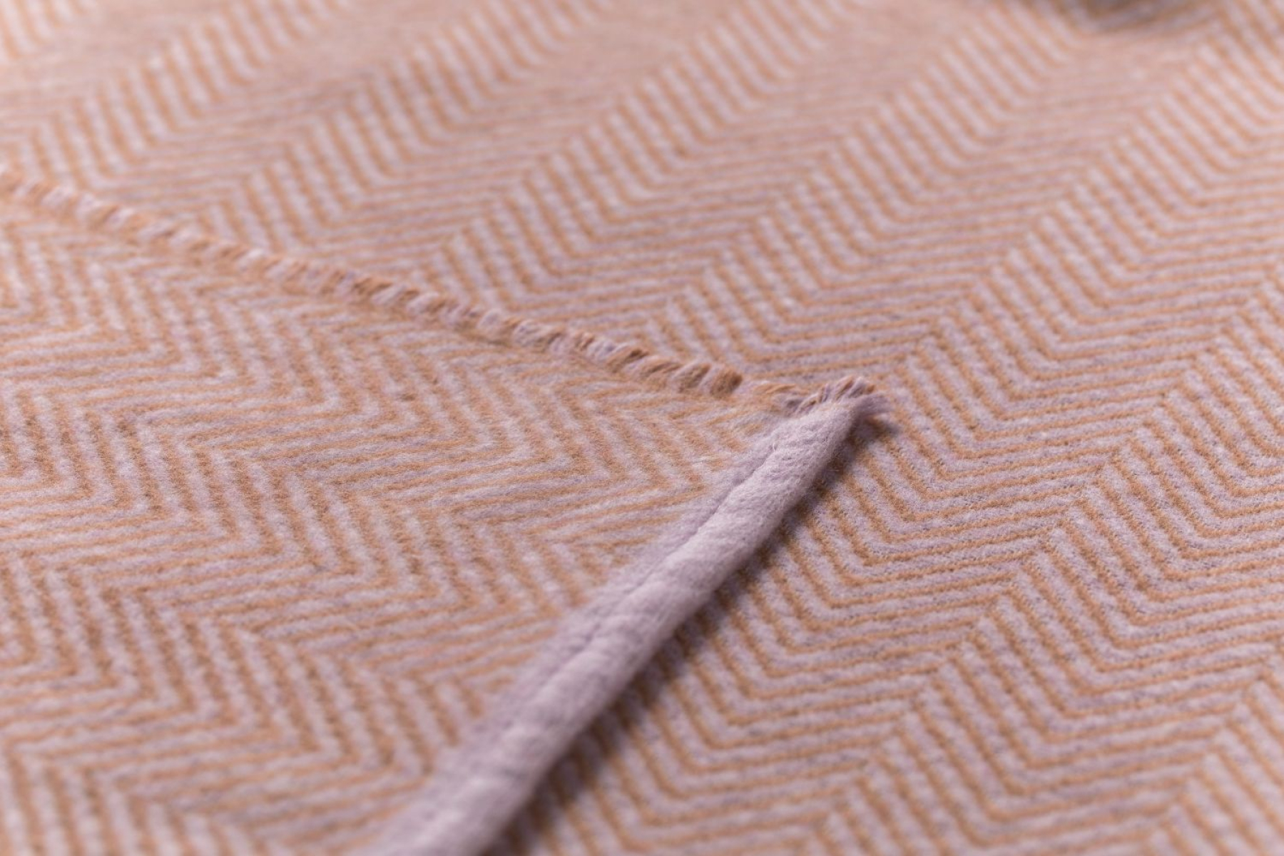 David Fussenegger Überwurf Wohndecke Luca 'Fischgrät' 220 x 240 cm Hellviola