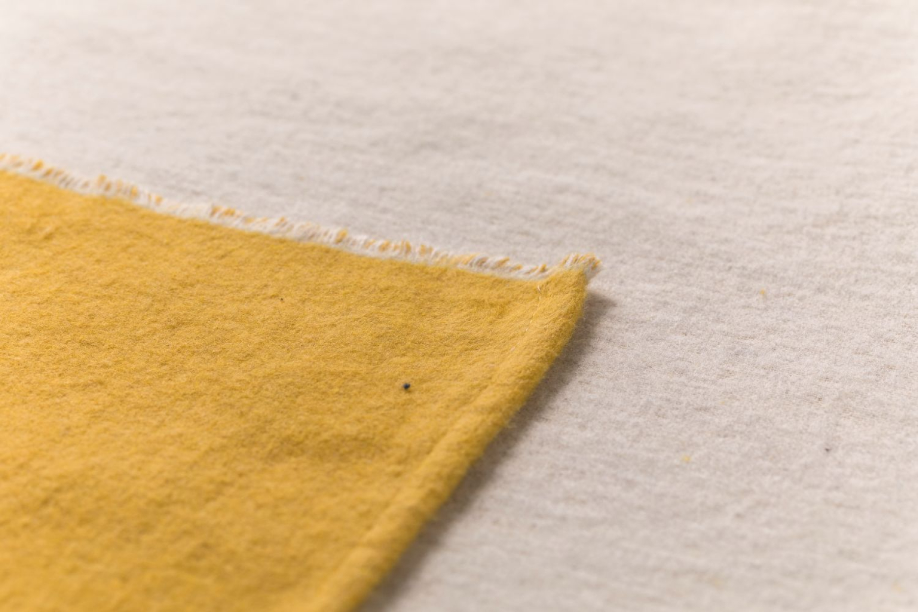 David Fussenegger Überwurf Wohndecke Luca 'Verlauf' 220 x 240 cm Hellgelb