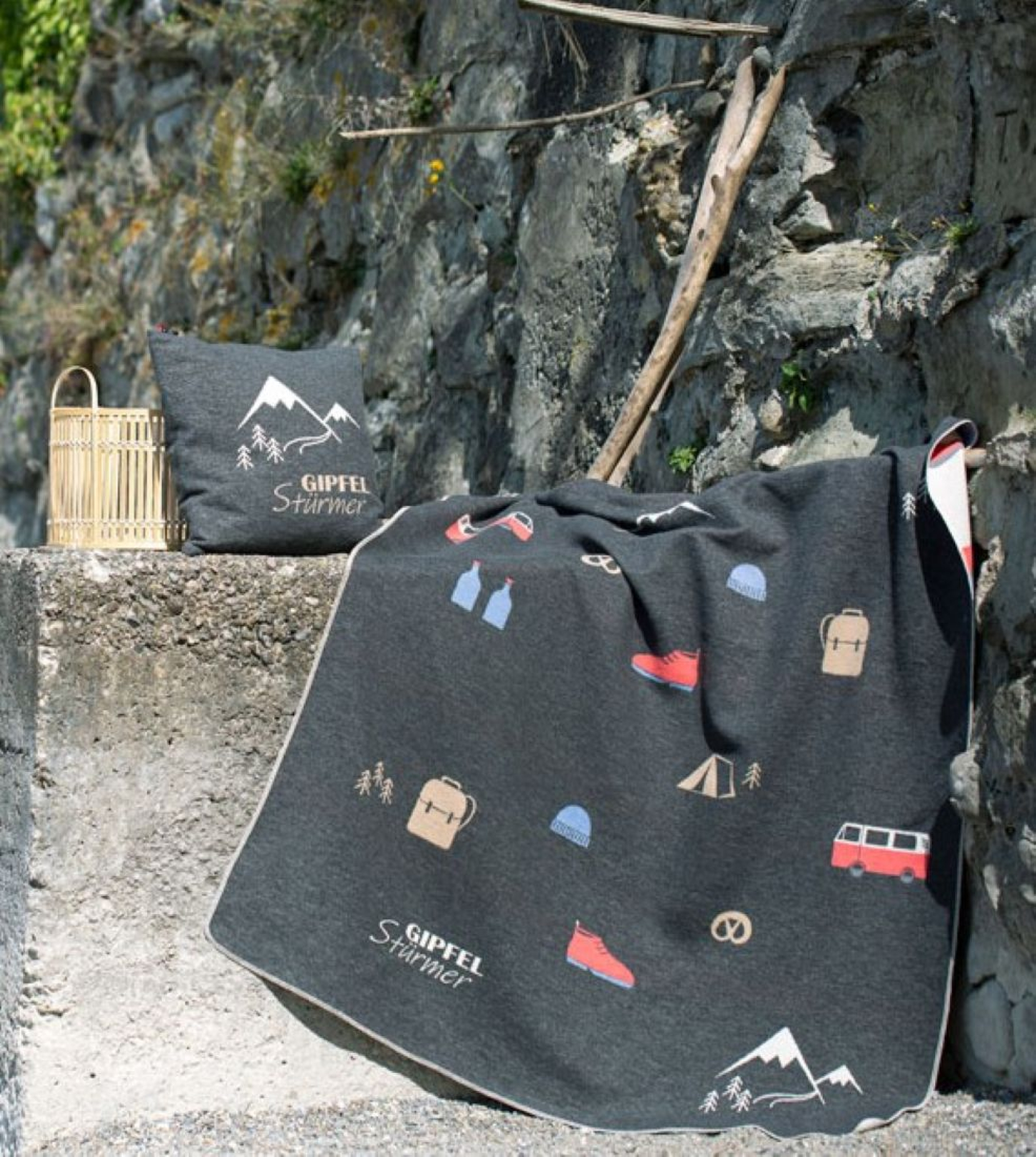 David Fussenegger Kissenhülle Silvretta 'Gipfelstürmer' 50 x 50 cm Anthrazit- Grau