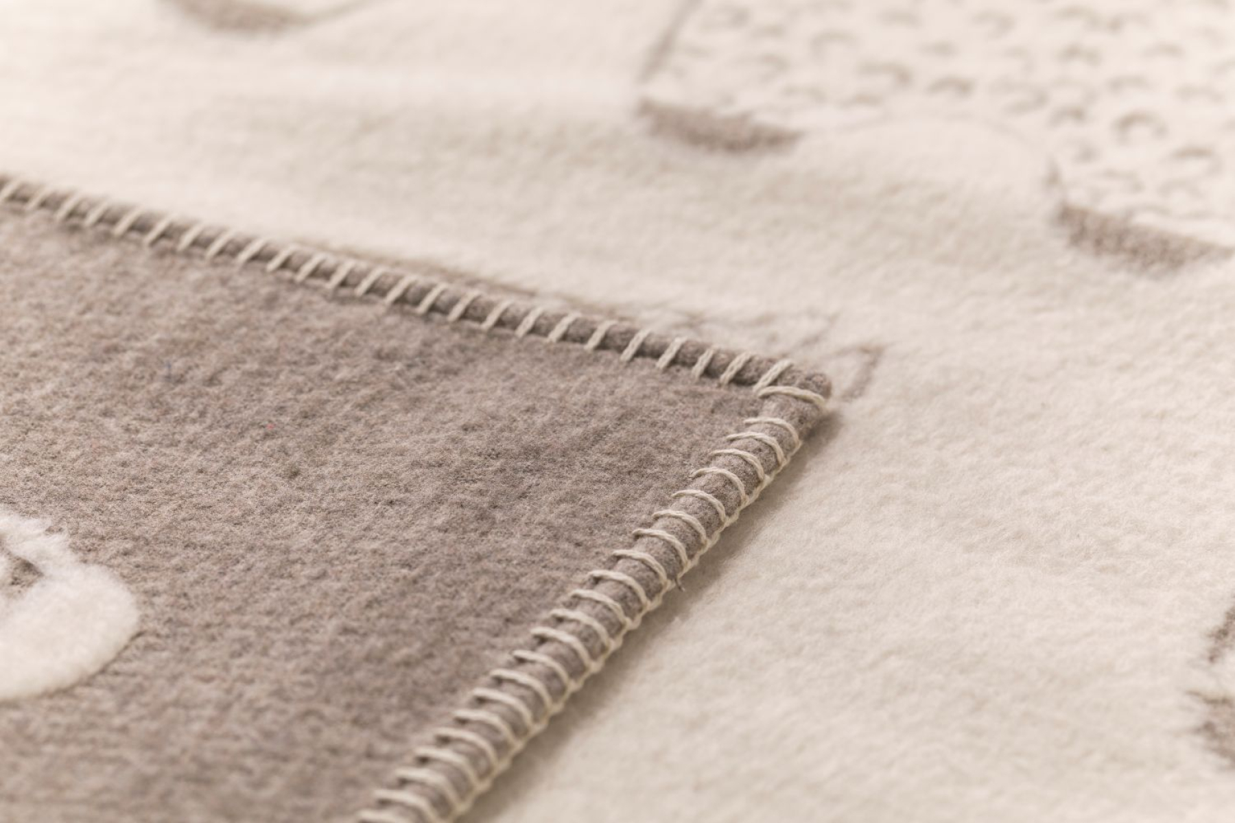 David Fussenegger Kinderdecke Plaid Carla 'Alpaka' 135 x 200 cm Rauch- Beige