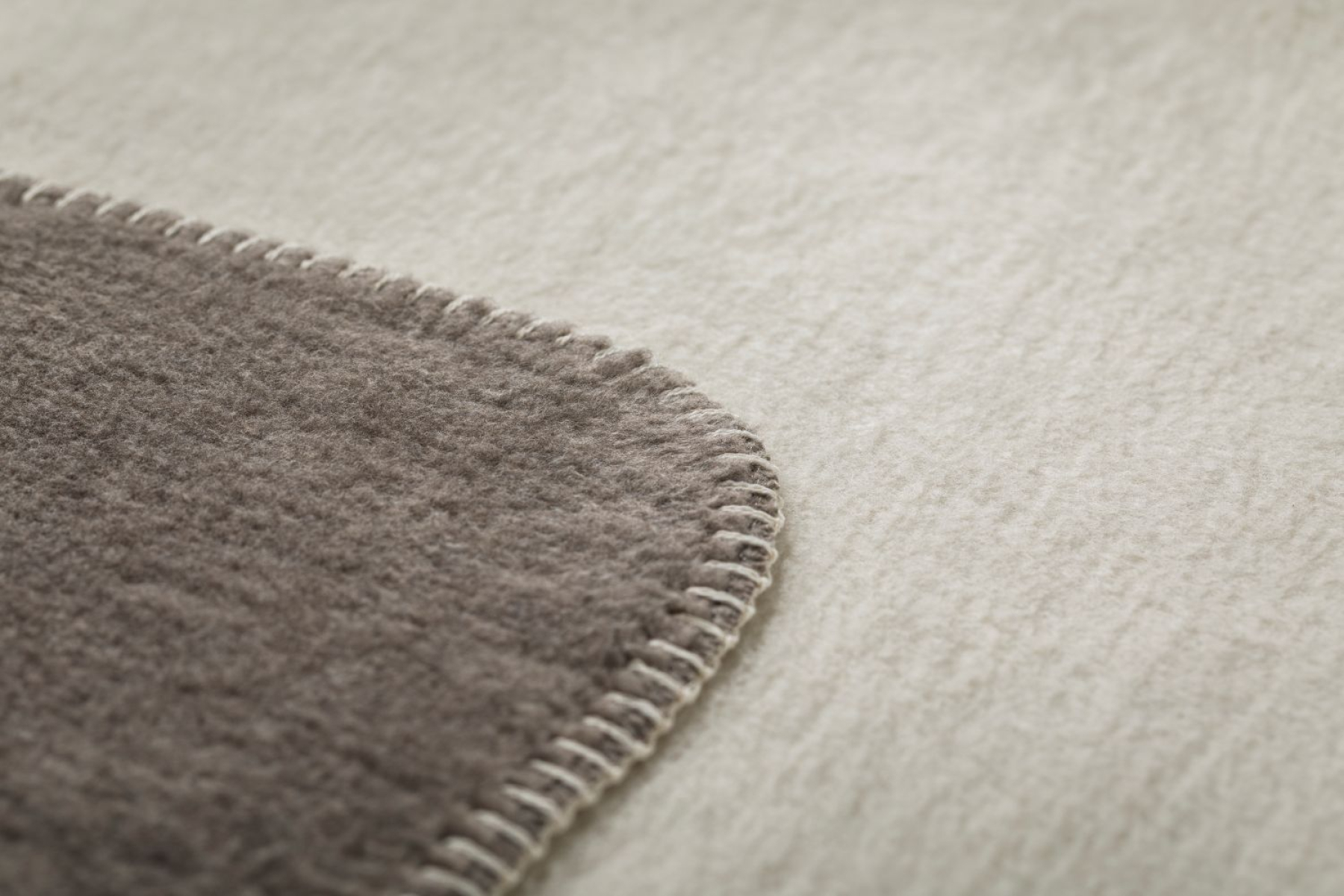 David Fussenegger Kinderdecke Mila 'Leo' 100 x 150 cm Rauch