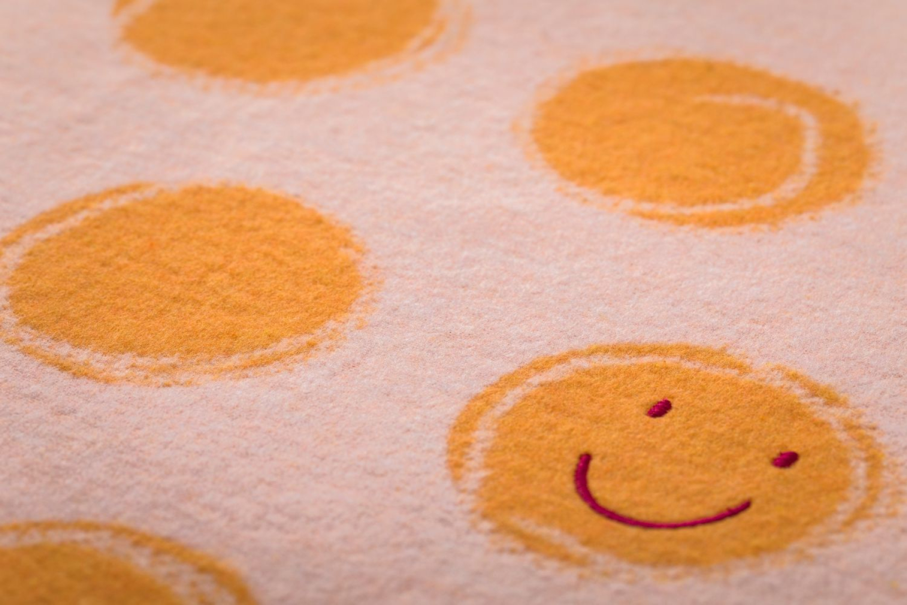 David Fussenegger Babydecke Juwel mit Stick 'Happy Faces' 70 x 90 cm Hellorange