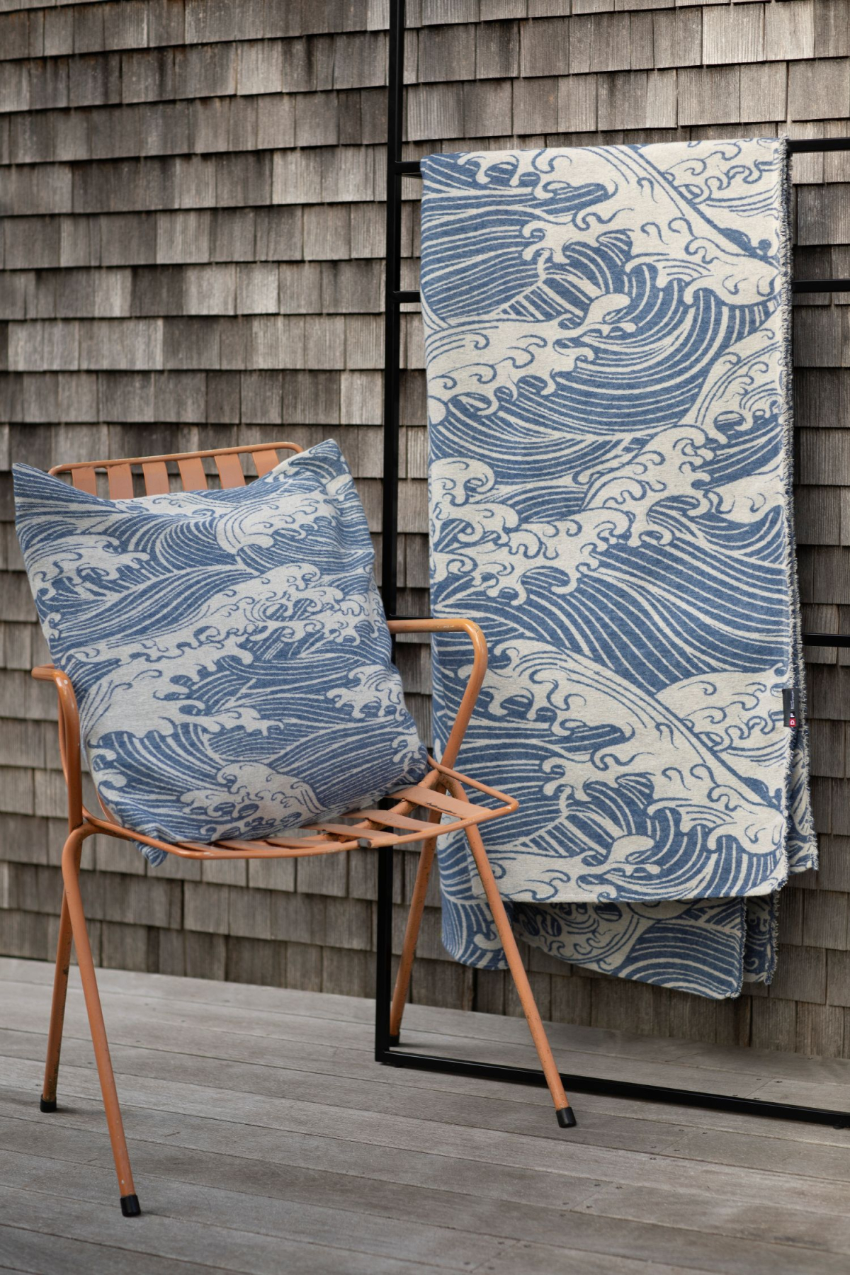 David Fussenegger Wohndecke Leinenmix Alba 'Make Waves' 140 x 200 cm Marine - Blau