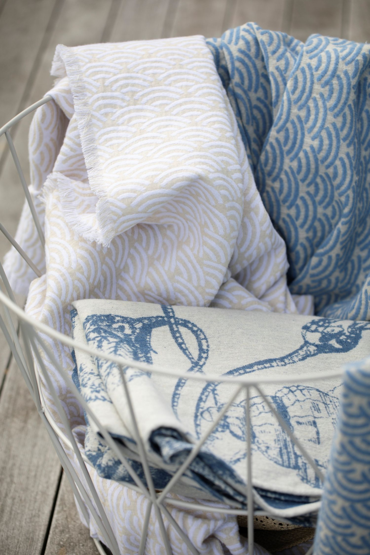 David Fussenegger Wohndecke Lino 'Mini Waves' 135 x 200 cm Marine- Blau