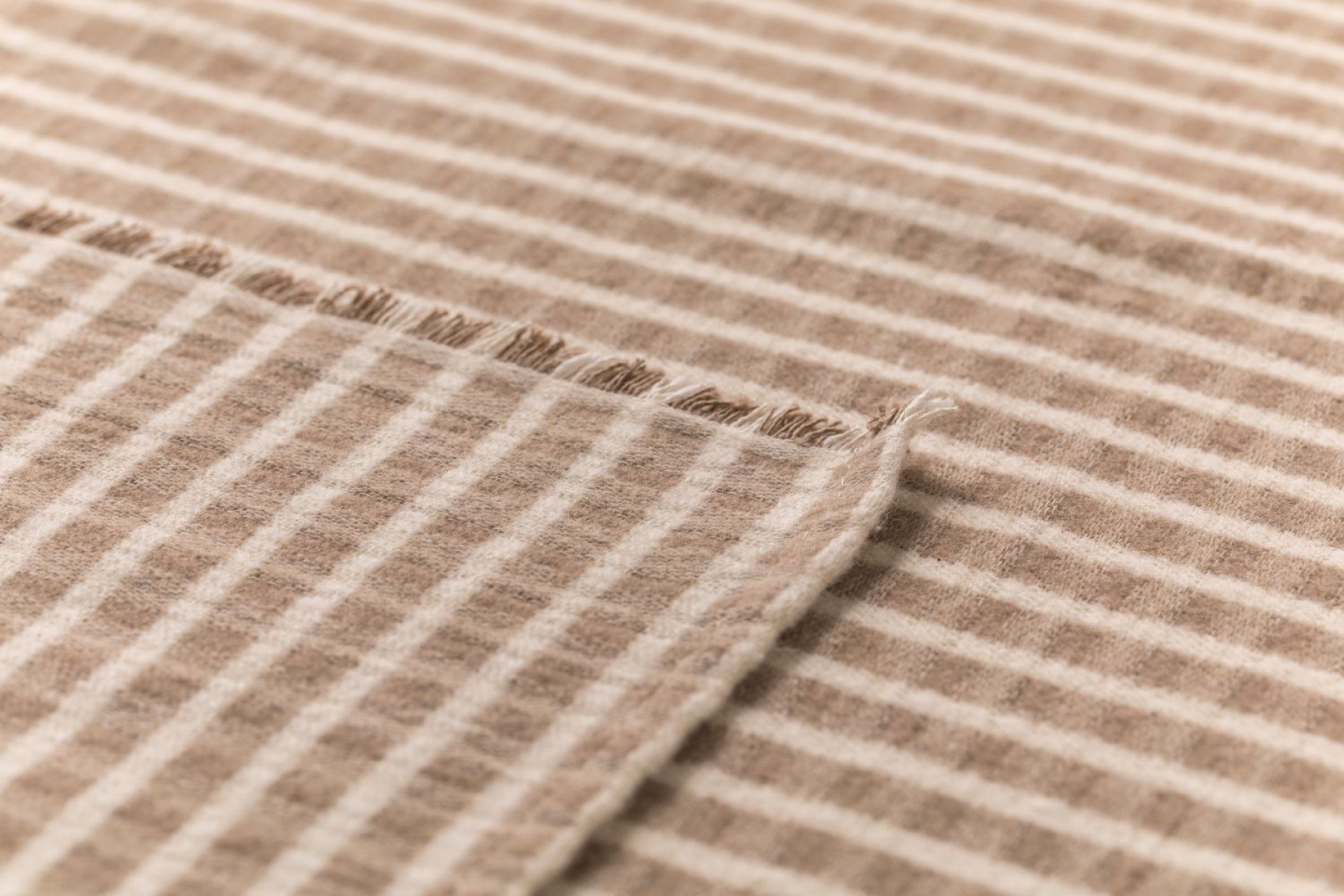 David Fussenegger Wohndecke Riva 'Streifen strukturiert' 140 x 180 cm Sand- Beige