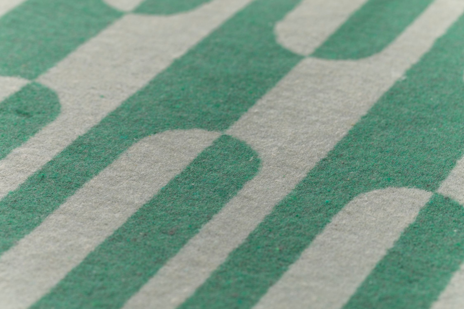 David Fussenegger Wohndecke Silvretta 'Ellipsa' 140 x 200 cm Tannengrün