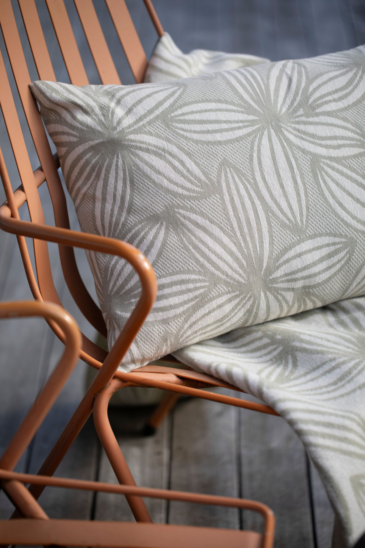 David Fussenegger Wohndecke Silvretta 'Linea Flora' 140 x 200 cm Salbei- Grün