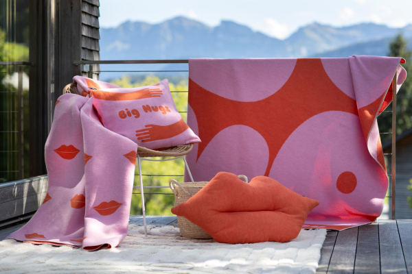 David Fussenegger Wohndecke Silvretta 'Red Lips' 140 x 200 cm Rosa