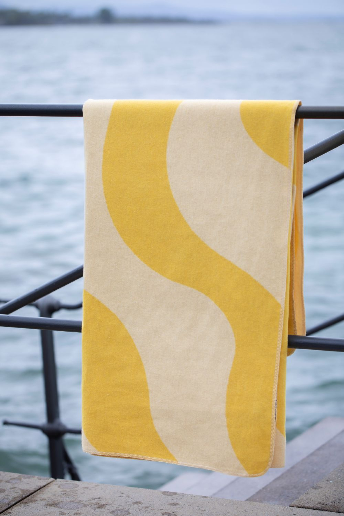 David Fussenegger Wohndecke Silvretta 'Retro Waves' 140 x 200 cm Hellgelb