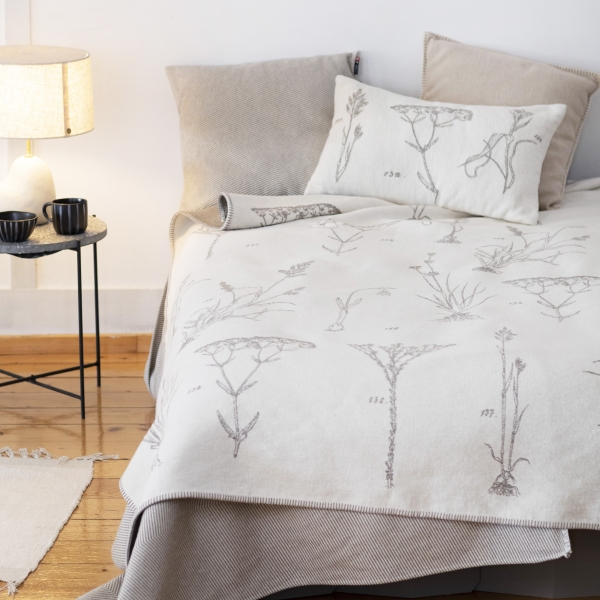 David Fussenegger Wohndecke Bett Divan Überwurf Nova 'Herbarium' 145 x 220 cm Rohweiß