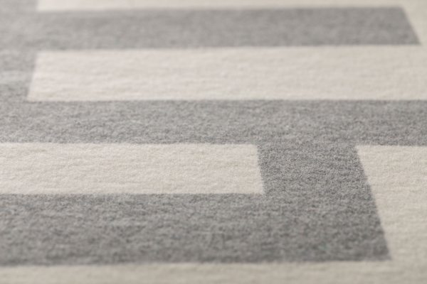 David Fussenegger Wohndecke Luca 'Labyrinth' 140 x 200 cm Grau