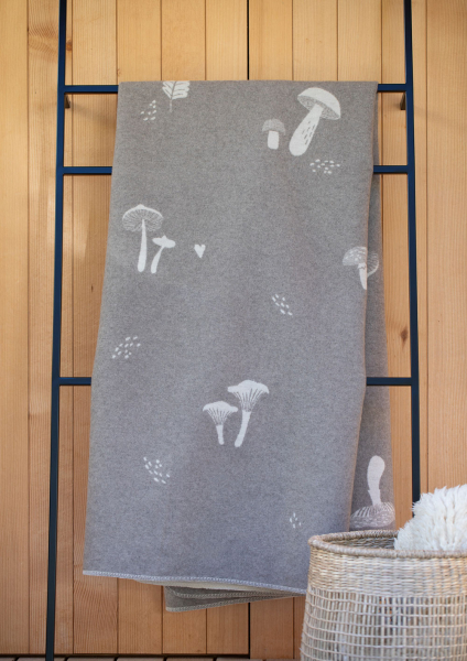David Fussenegger Wohndecke Silvretta 'Pilze' 140 x 200 cm Rauch- Beige